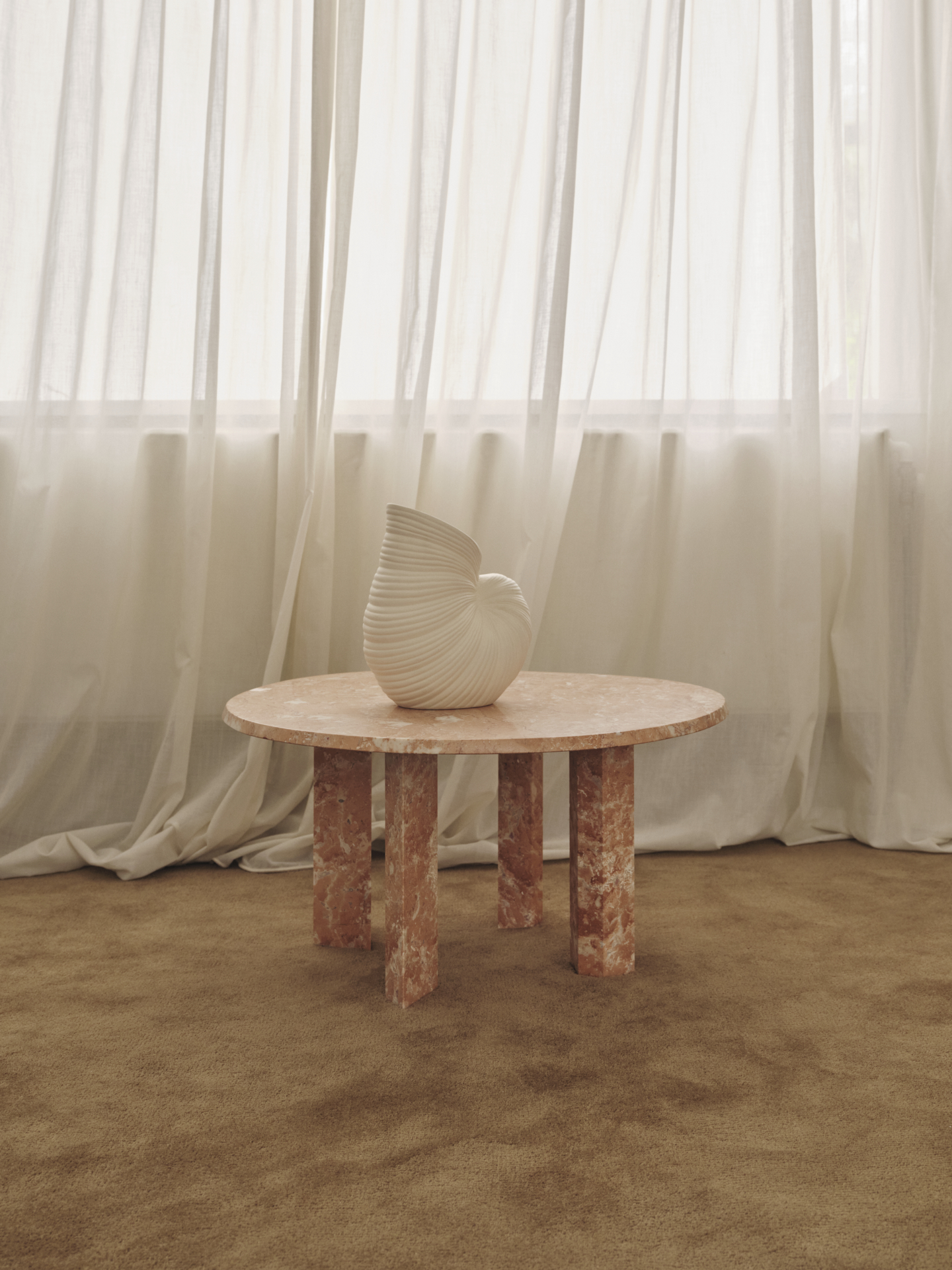 Ваза Shell білого кольору від Ferm Living