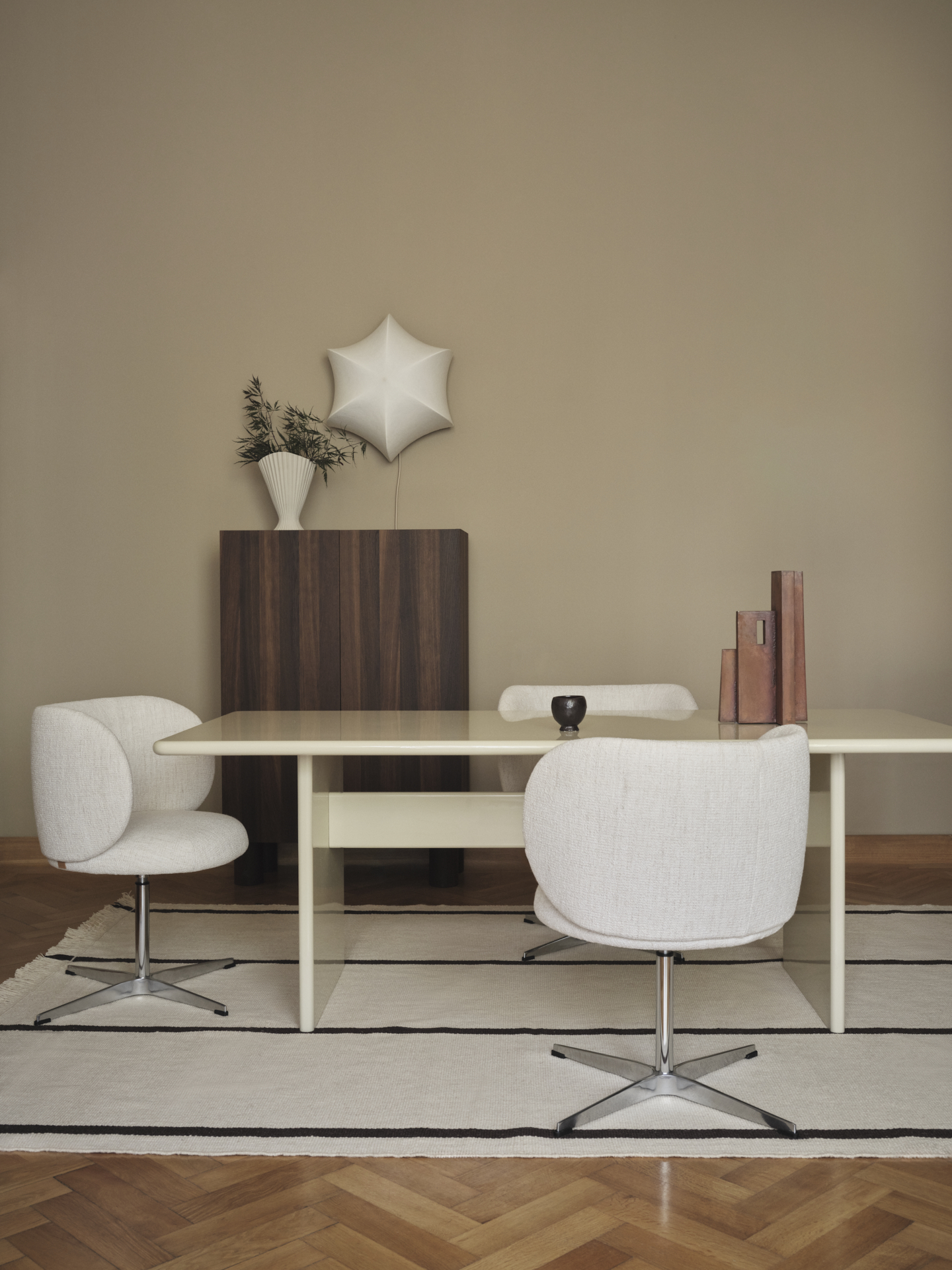 Килим Calm Kelim кавово-бежевого кольору від Ferm Living
