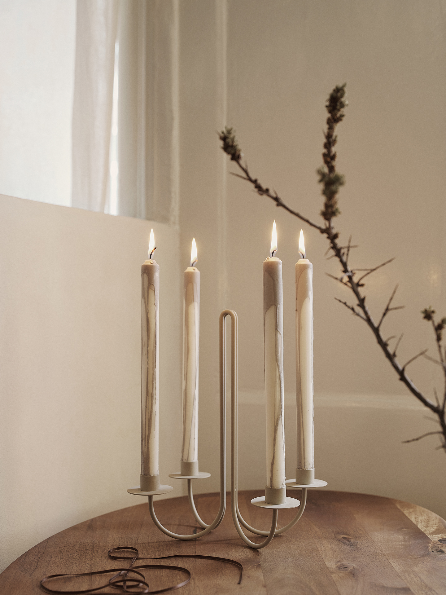 Свічник Sway Candelabra колір кашемір від  Ferm Living