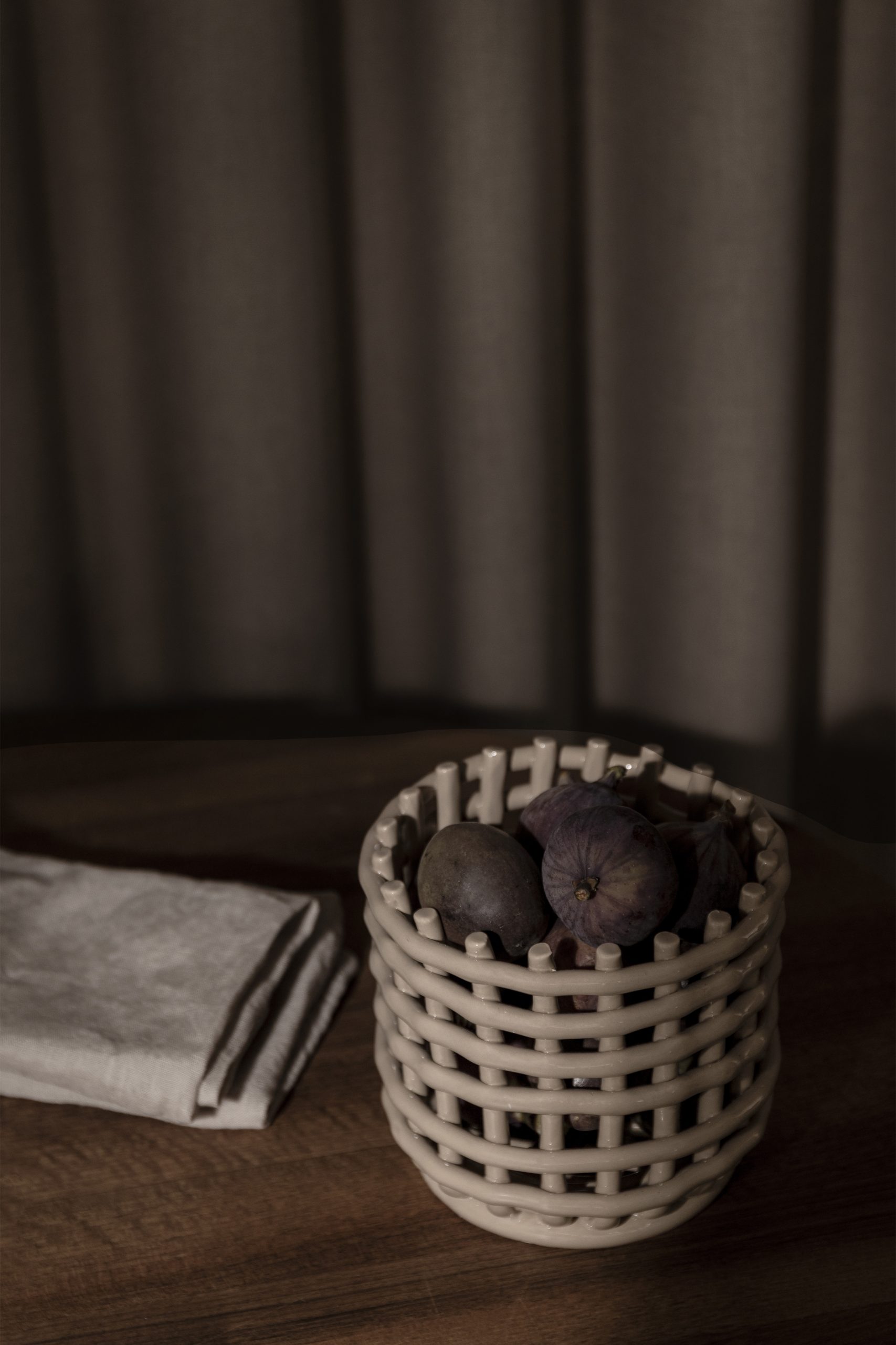 Горщик Ceramic Basket кольору кашемір від Ferm Living