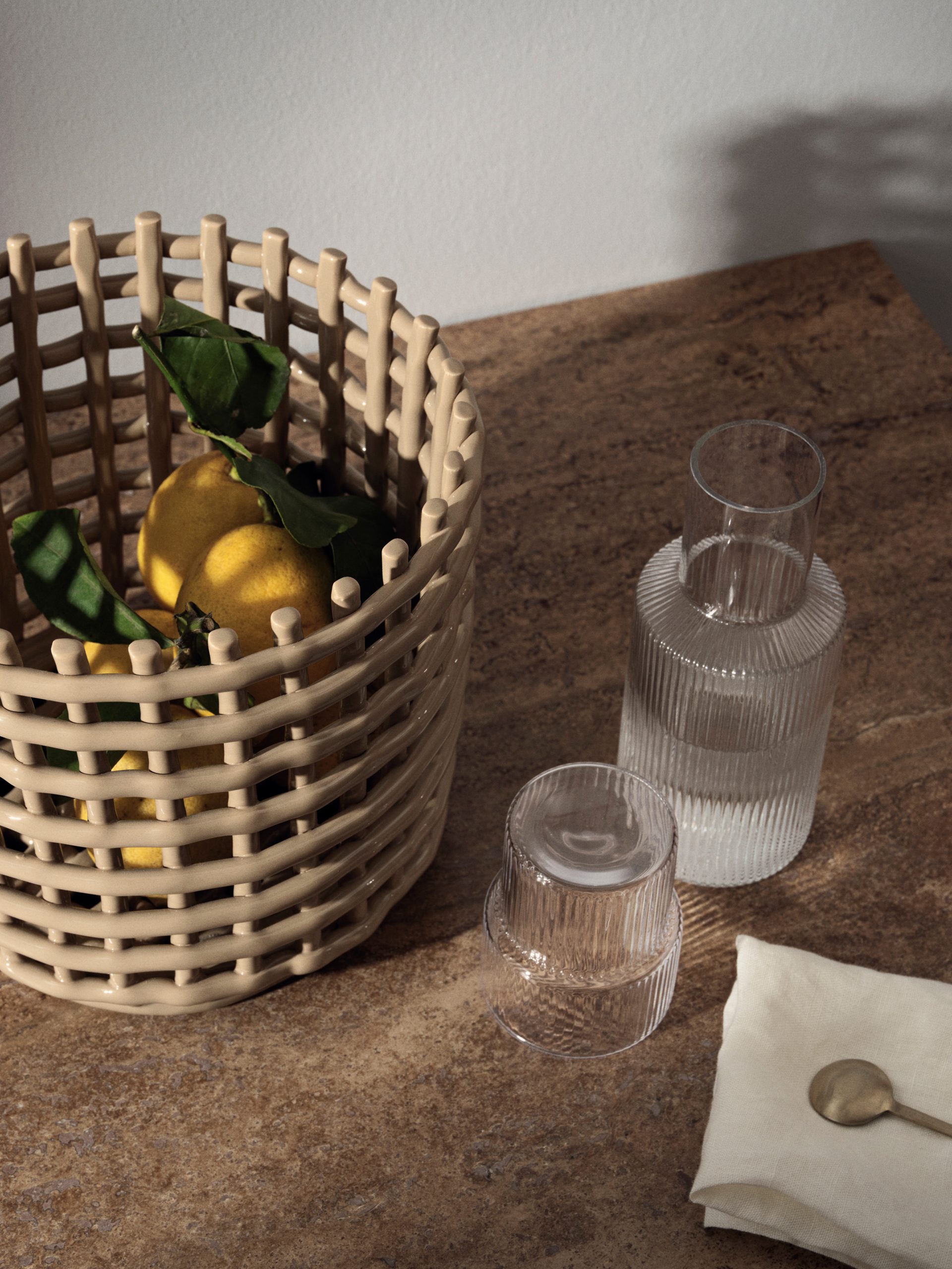 Горщик Ceramic Basket кольору кашемір від Ferm Living