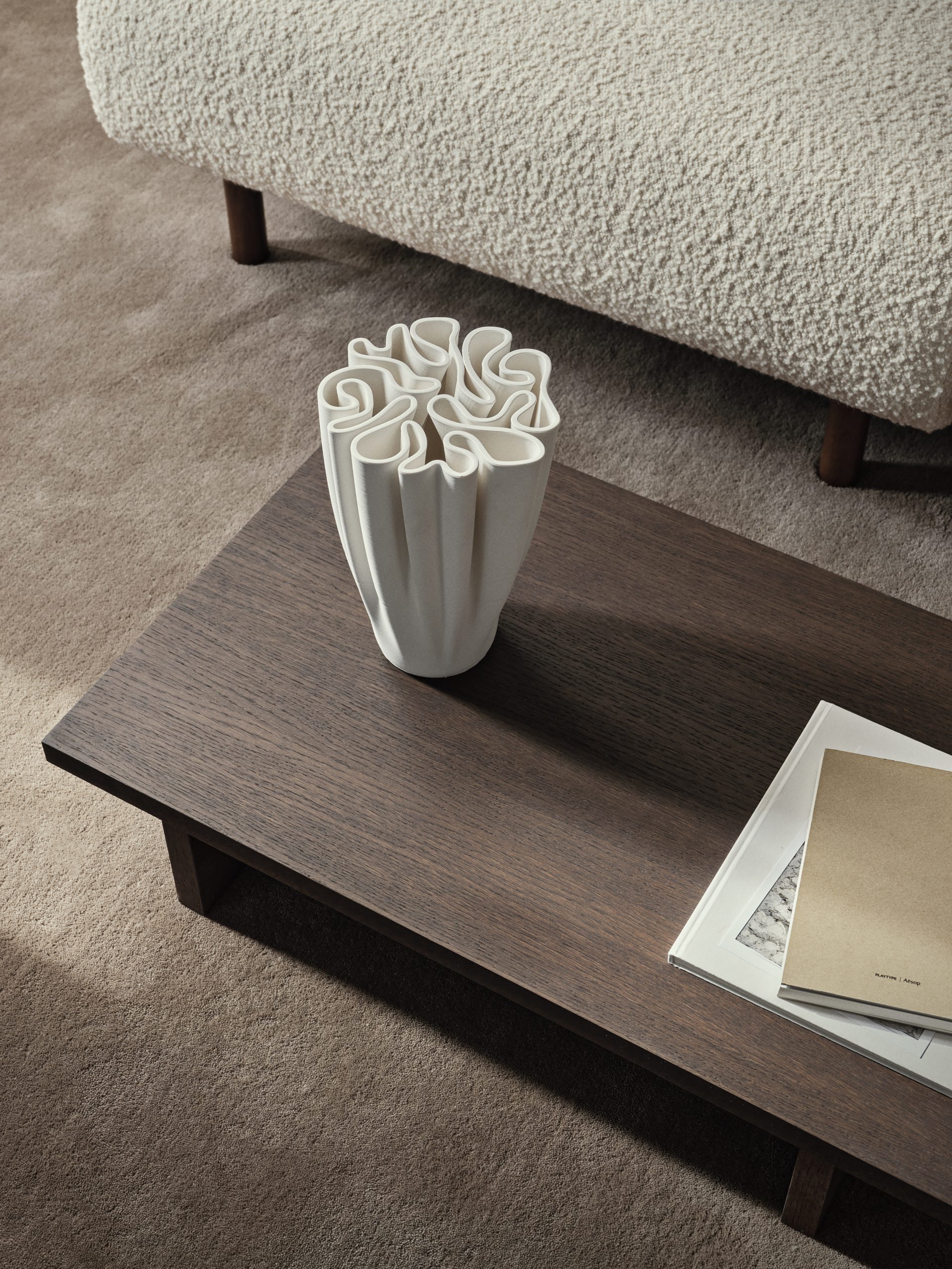 Ваза Dedali Large білого кольору від Ferm Living