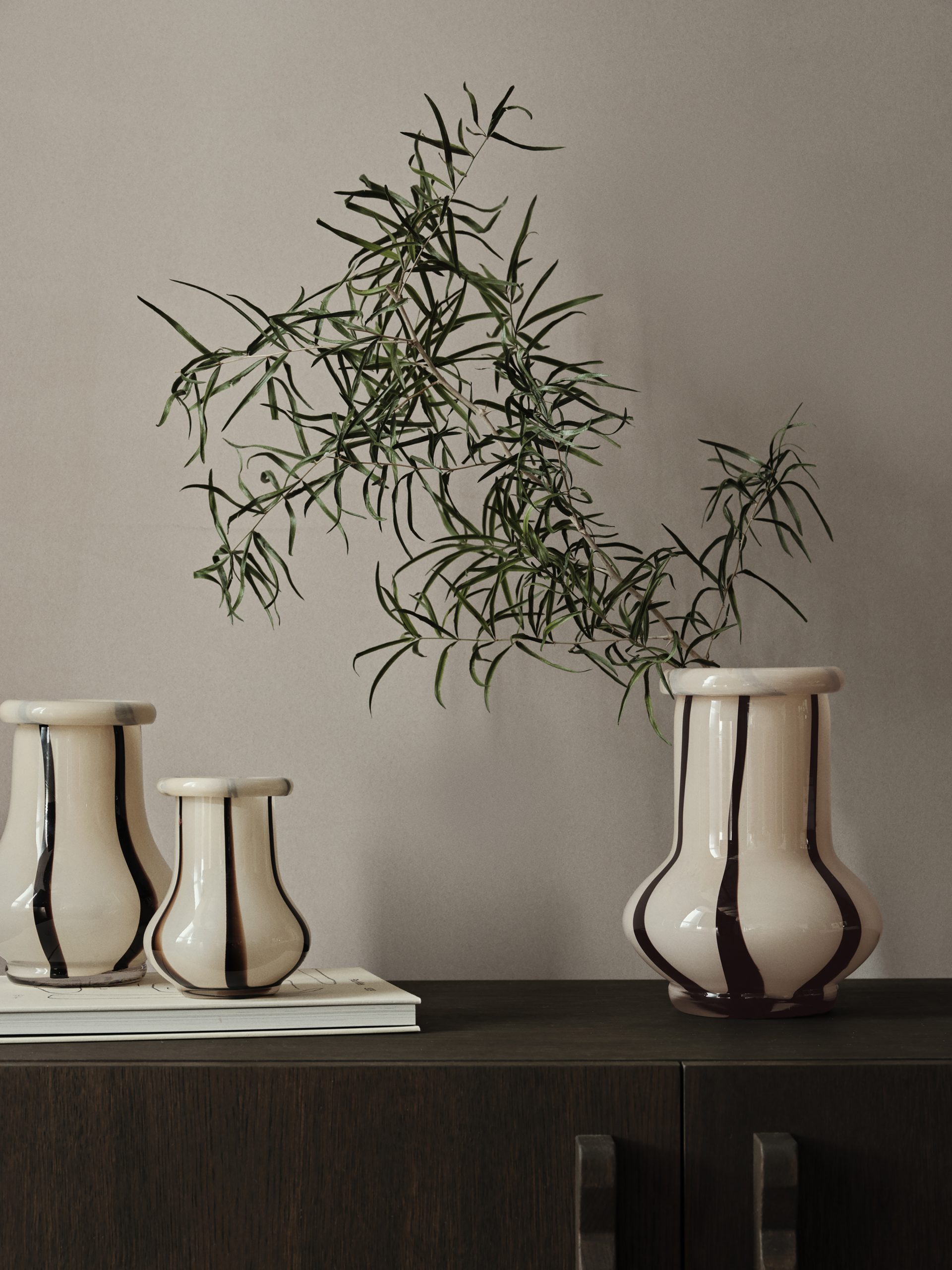 Ваза Riban кремового кольору  від Ferm Living