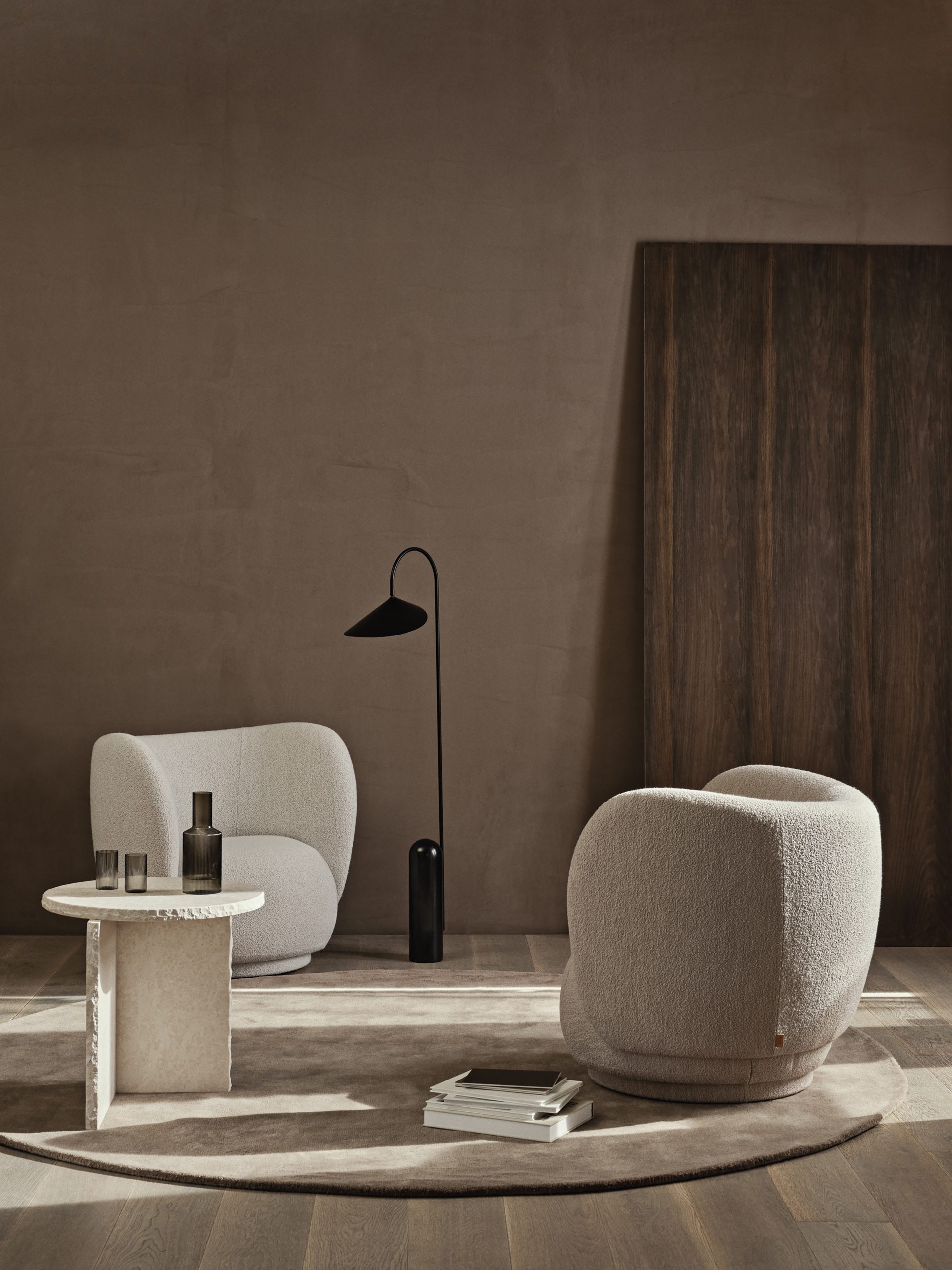Килим Stille попелясто-коричневого кольору від Ferm Living круглої форми