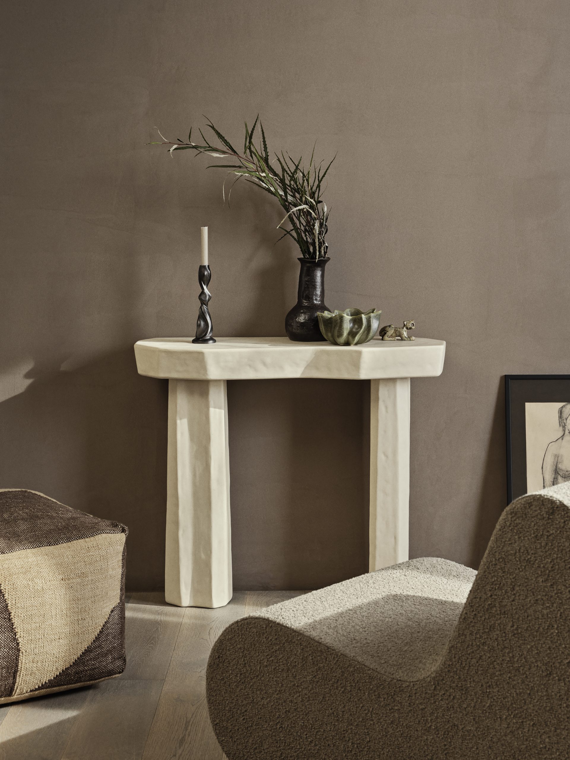 Ваза Doro кольору кави  від Ferm Living
