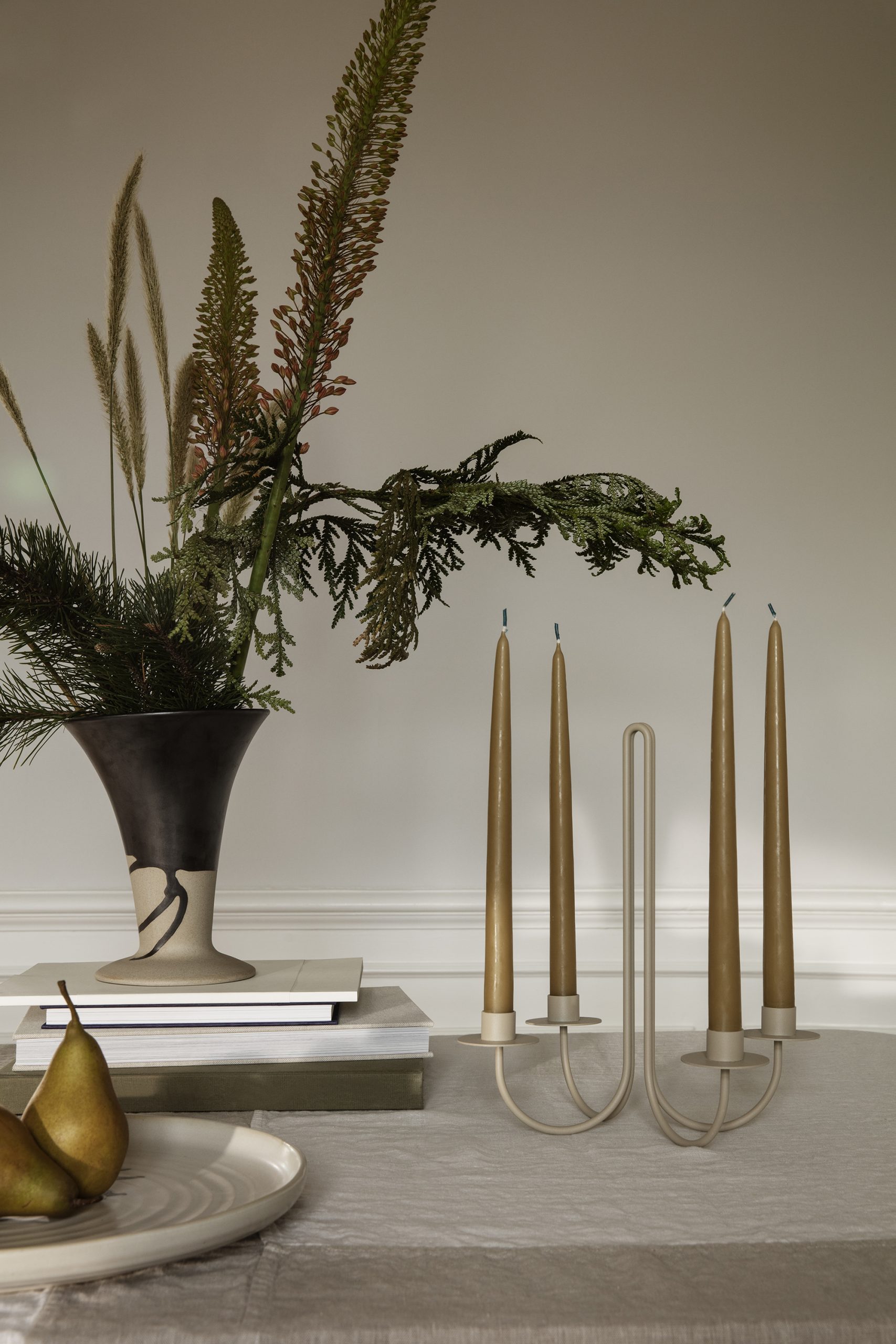 Свічник Sway Candelabra колір кашемір від  Ferm Living