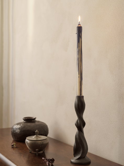 Cвічник Gale чорного кольору від  Ferm Living