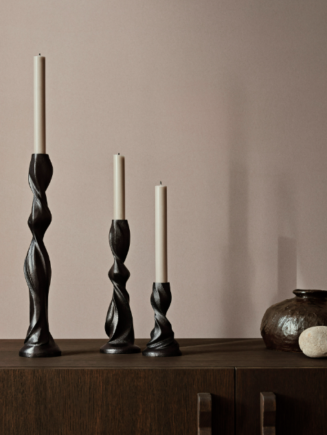 Cвічник Gale чорного кольору від  Ferm Living