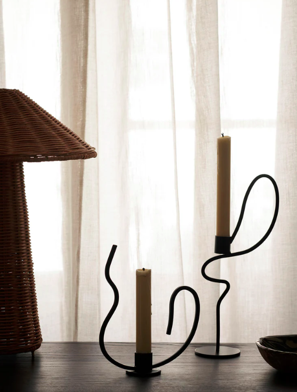 Cвічник Valse Tall кольору кашемір від  Ferm Living