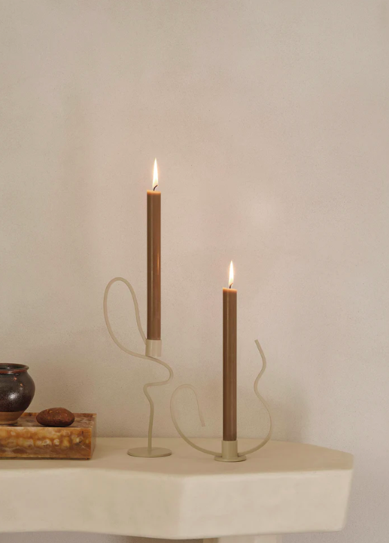 Cвічник Valse Tall кольору кашемір від  Ferm Living
