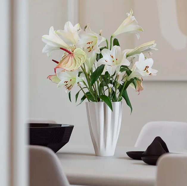 Ваза Dedali Large білого кольору від Ferm Living