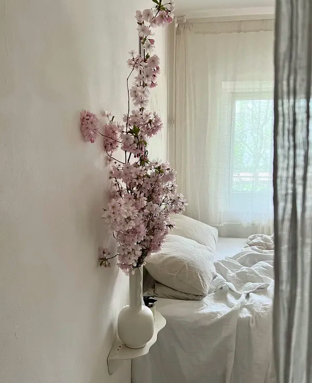 Ваза Muses Clio білого кольору від Ferm Living