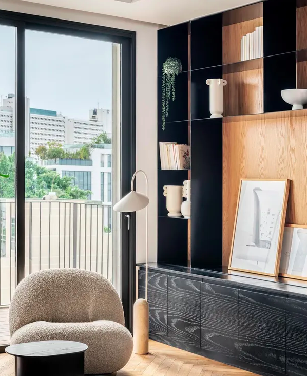 Ваза Muses Calli білого кольору від Ferm Living