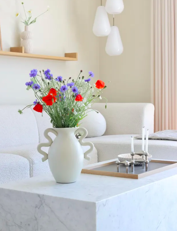 Ваза Verso Table кремового кольору від Ferm Living