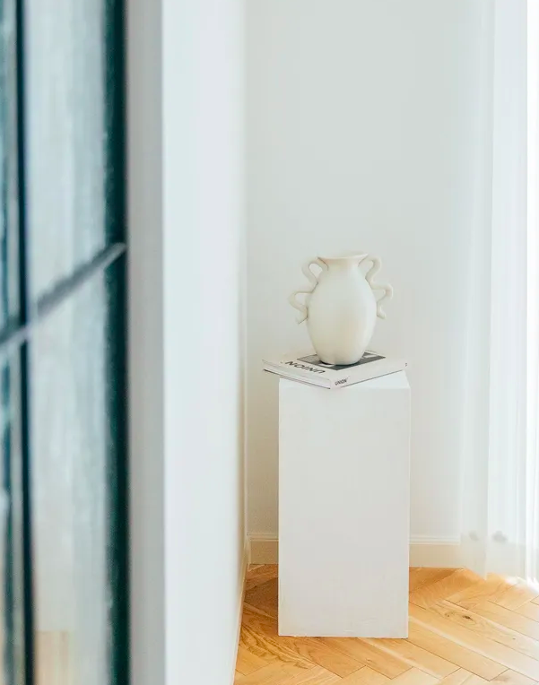 Ваза Verso Table кремового кольору від Ferm Living