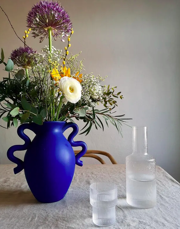 Ваза Verso Table яскрав-синього кольору від Ferm Living
