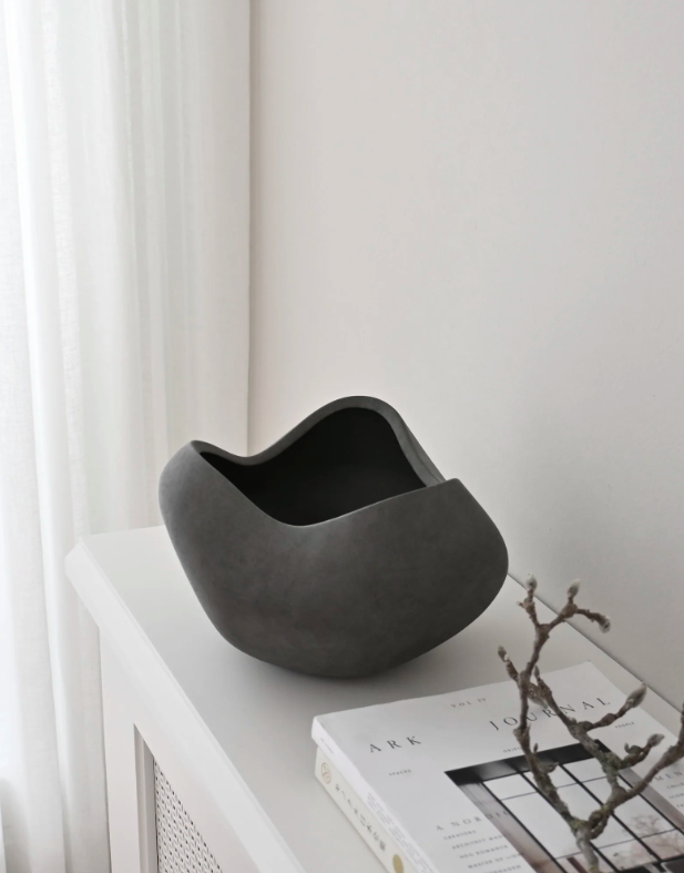 Декоративна миска Curve темно-сірого кольору від 101 Copenhagen