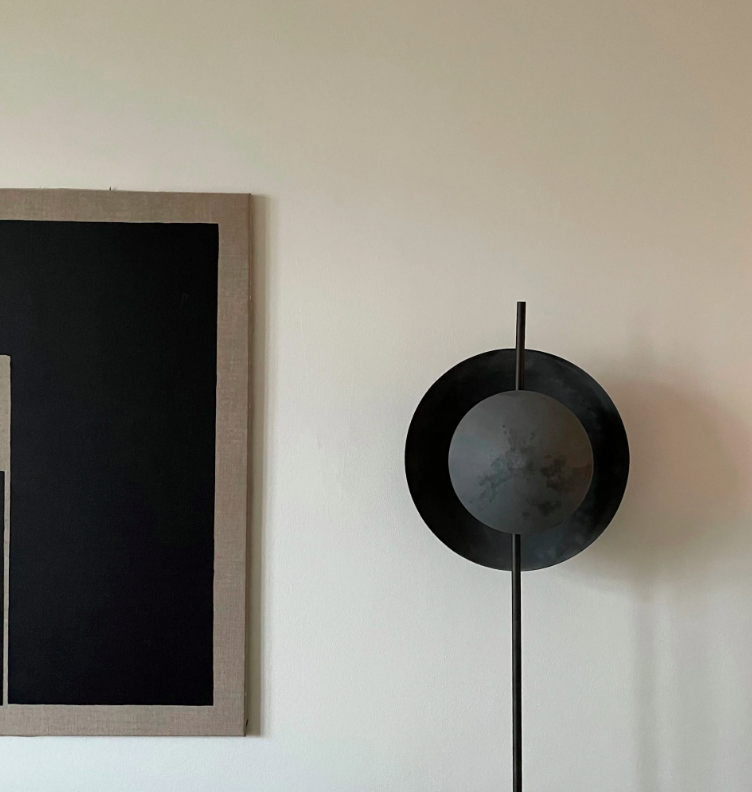 Торшер Dawn кольору оксидованого алюмінію від 101 Copenhagen
