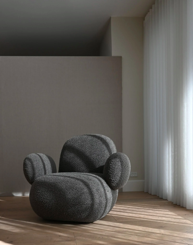 Крісло Toe Flat темно-сірого кольору  від 101 Copenhagen