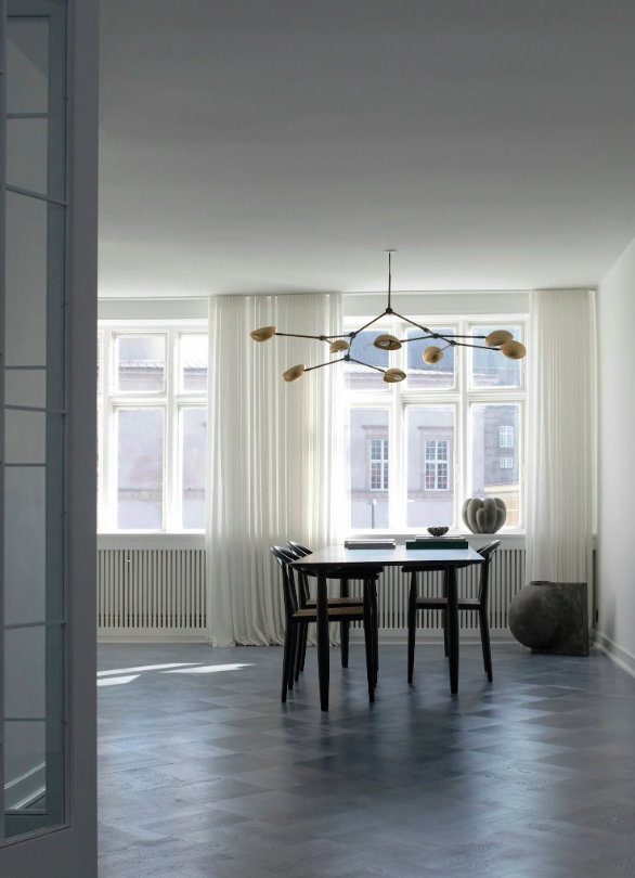 Латунна люстра Drop від 101 Copenhagen