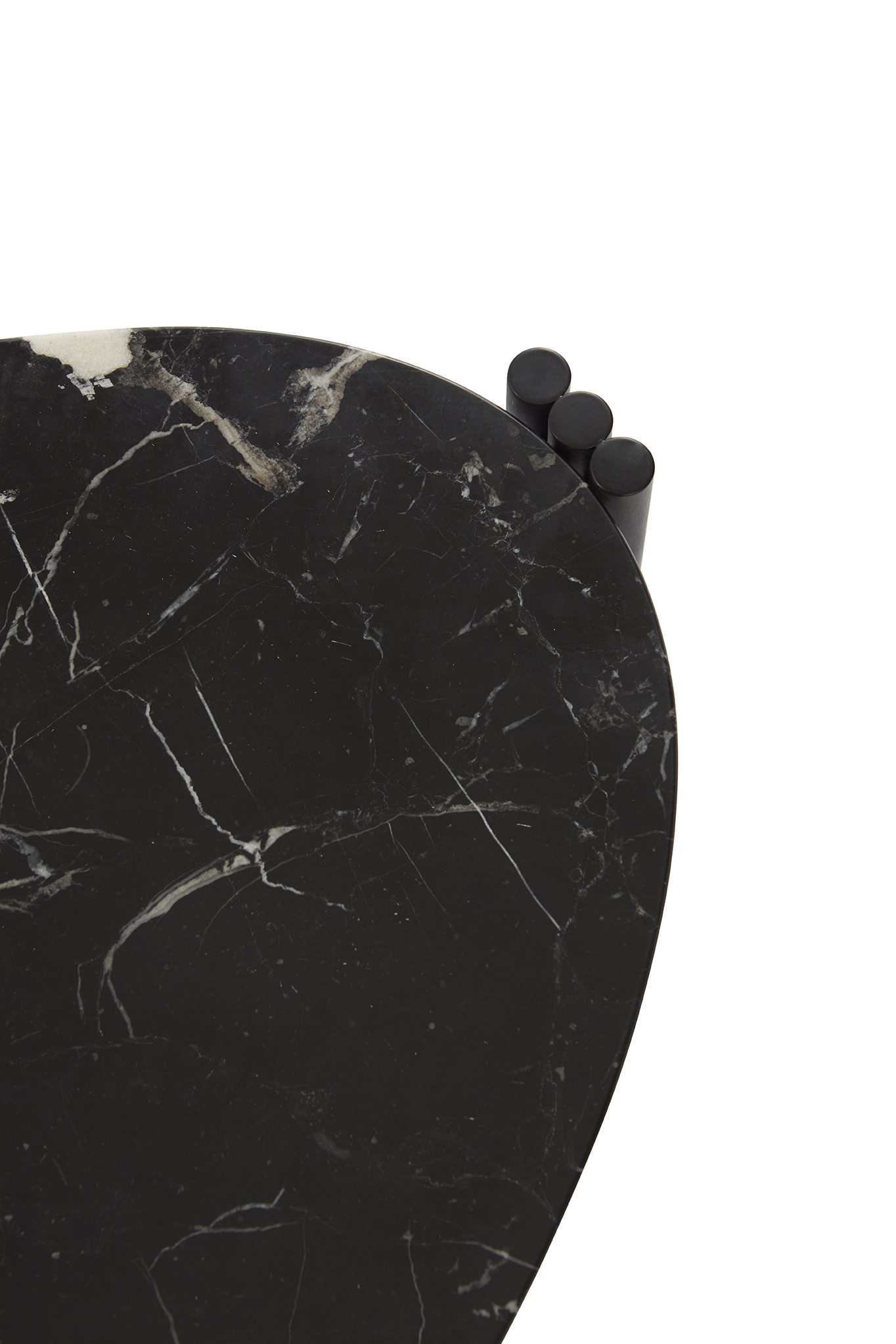 Журнальний столик Tribus з чорними ніжками та чорною стільницею від AYTM
