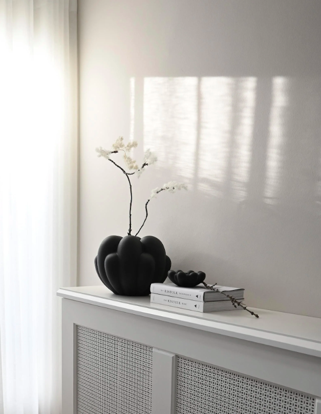 Ваза Bloom чорного кольору від 101 Copenhagen