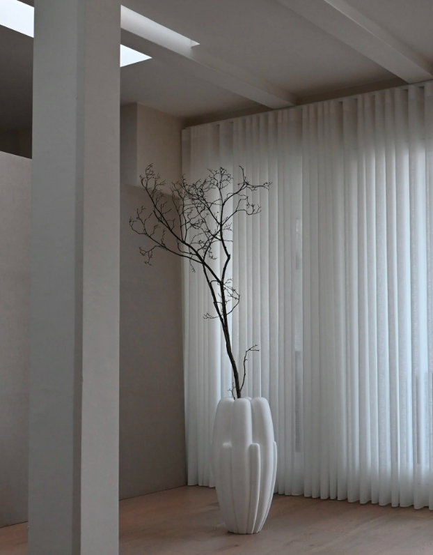 Ваза Bloom Slim білого кольору від 101 Copenhagen