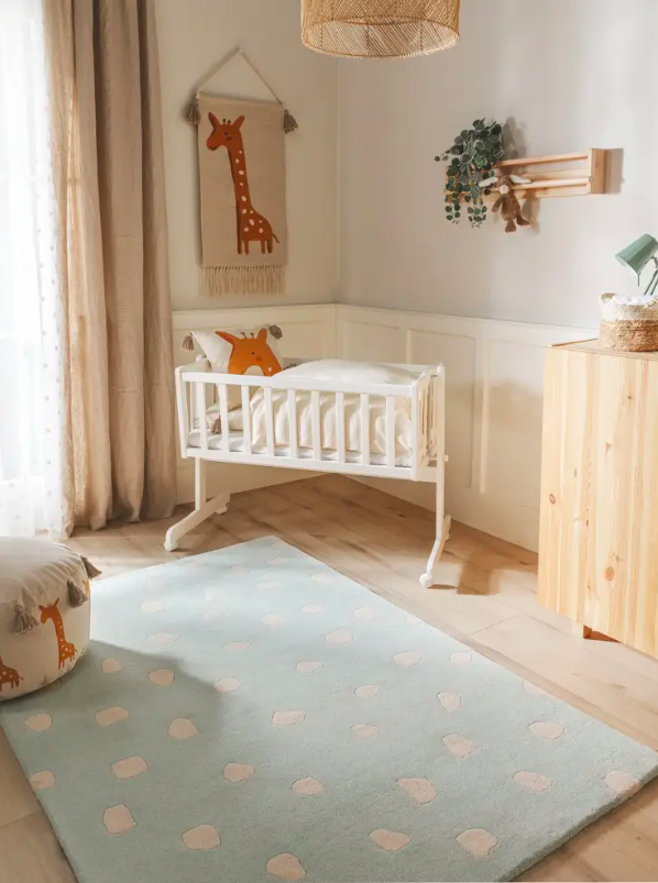 Дитячий килим Savannah м’ятного кольору від Benuta.