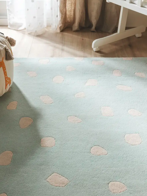 Дитячий килим Savannah м’ятного кольору від Benuta.