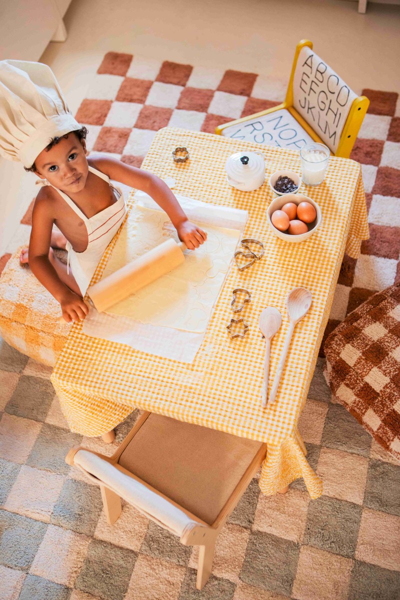 Дитячий килим Kitchen Tiles карамельного кольору від Lorena Canals.