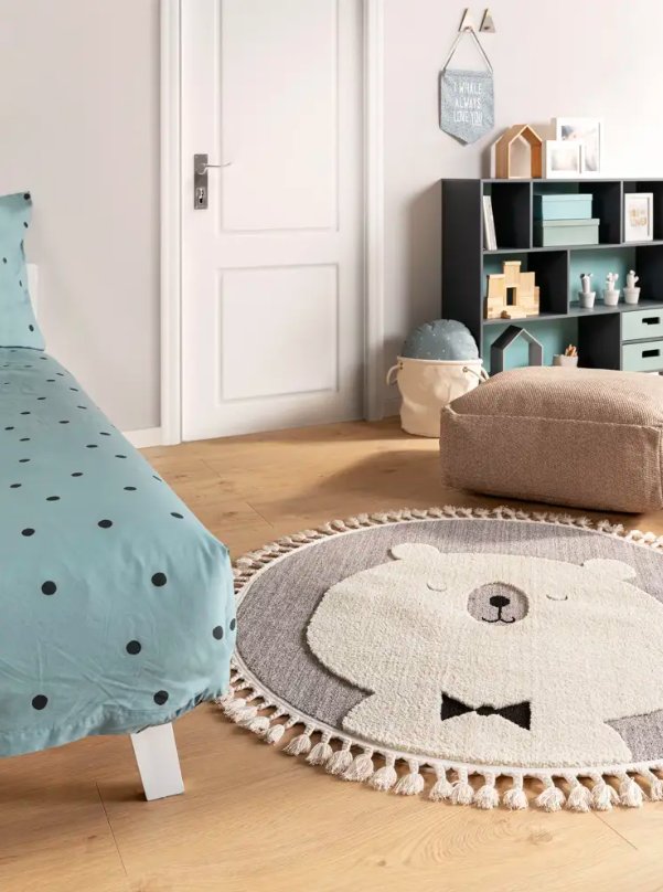 Круглий дитячий килим Momo Bear від Benuta.