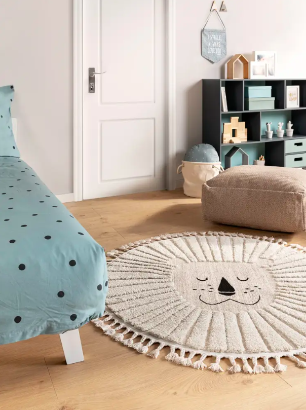 Круглий дитячий килим Momo Lion від Benuta.
