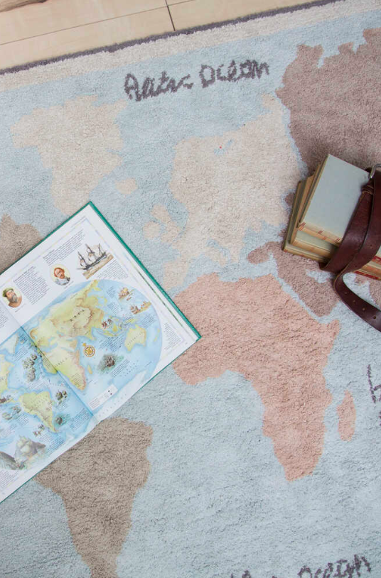 Дитячий килим Vintage Map від Lorena Canals.