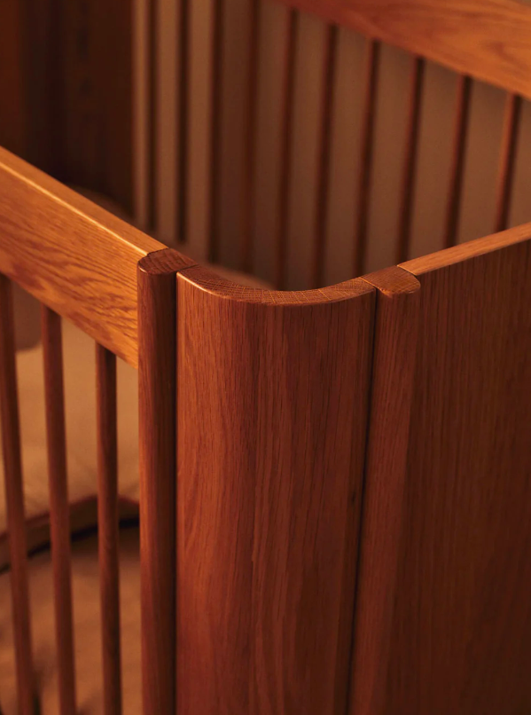 Ліжко для немовлят Tilu від Ferm Living