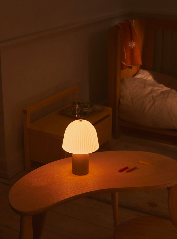 Дитячий стіл Feve від Ferm Living