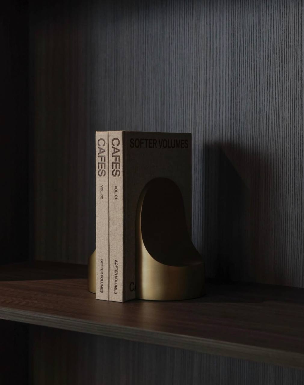Інтр’єрна книга Cafes 01 від Softer Volumes