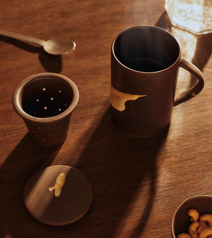 Чашка з заварником Koyo від Ferm Living.