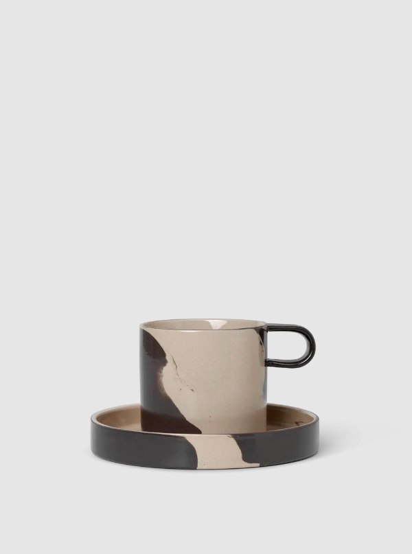 Чашка з блюдцем Inlay від Ferm Living.