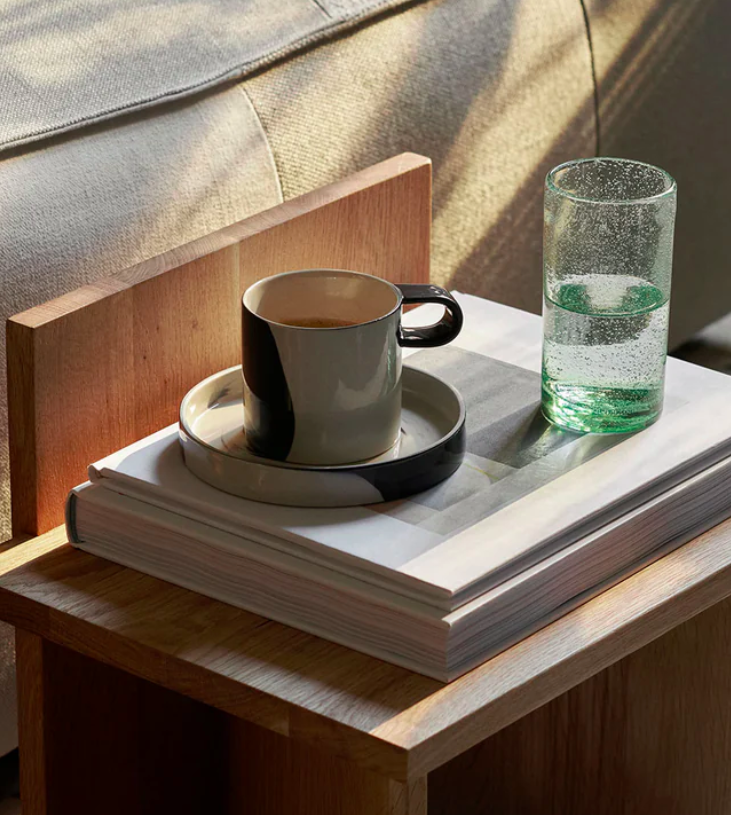Чашка з блюдцем Inlay від Ferm Living.
