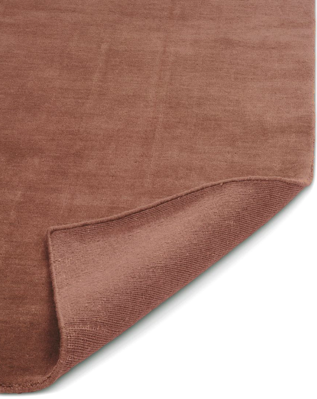 Килим Solid коралового кольору від Classic Collection.