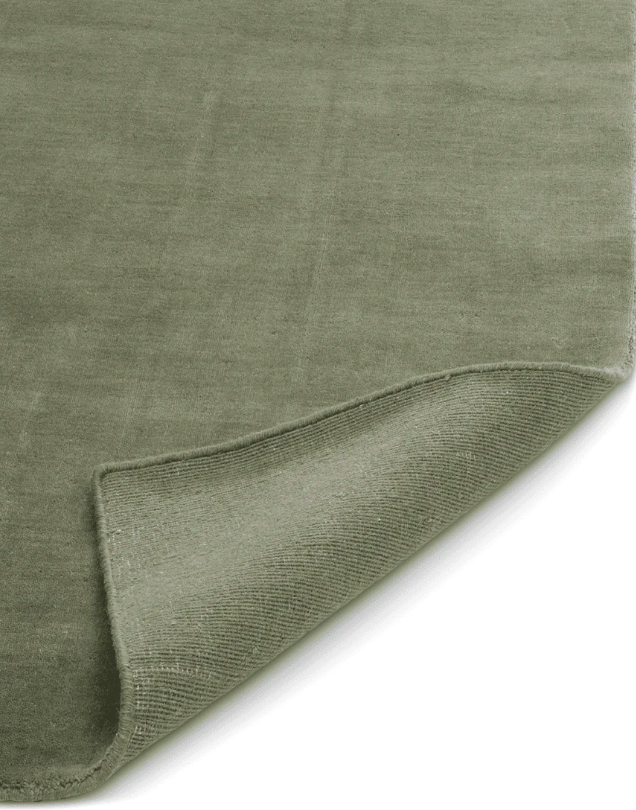 Килим Solid зеленого кольору від Classic Collection.