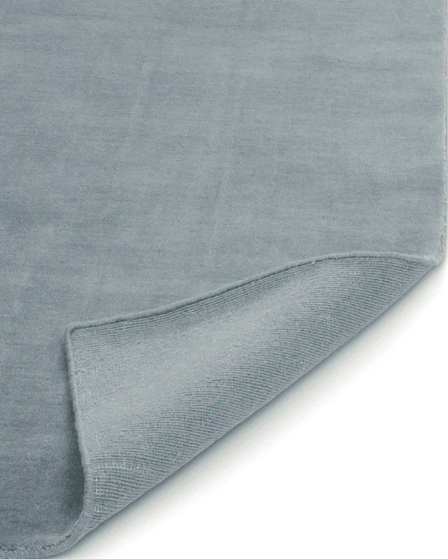 Килим Solid синього кольору від Classic Collection.