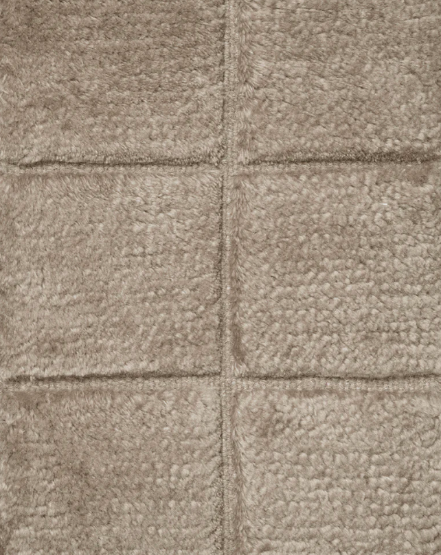 Килим Grid шоколадного кольору від Classic Collection.