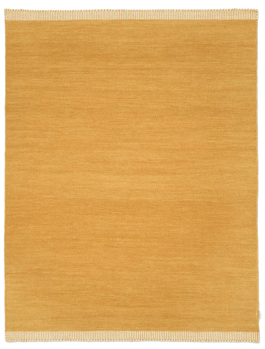 Килим Pure жовтого кольору від Classic Collection.