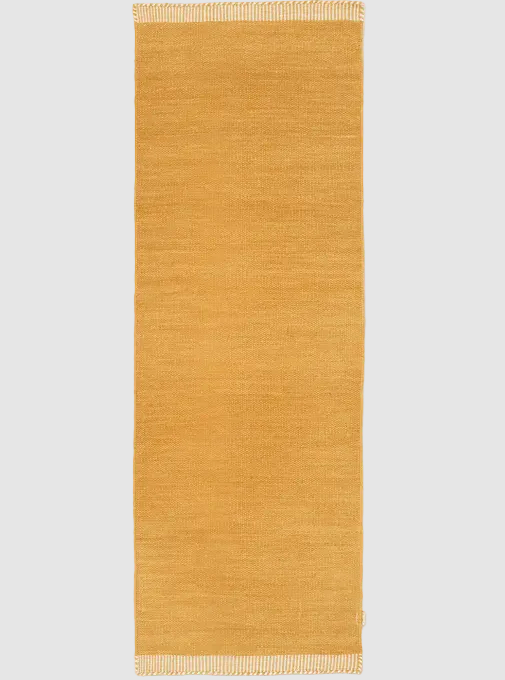 Килим Pure жовтого кольору від Classic Collection.