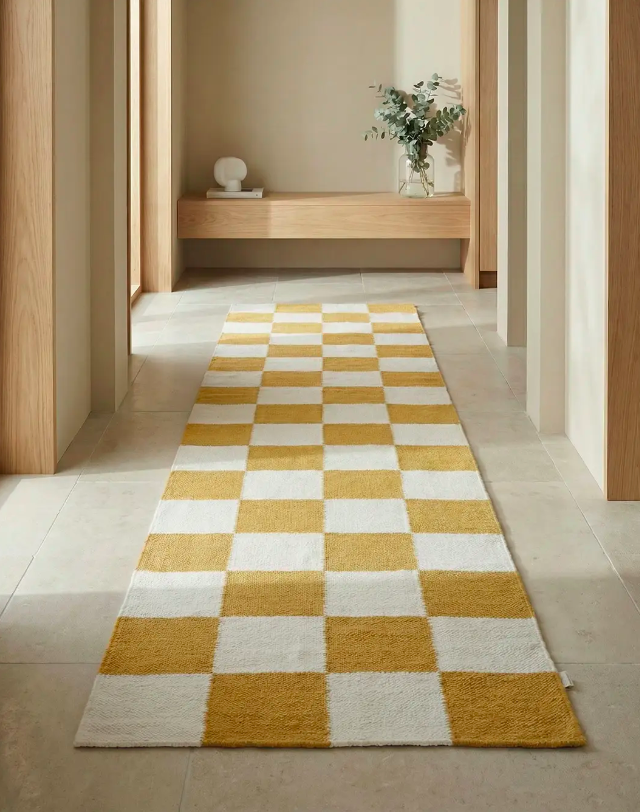 Килим Square жовтого кольору від Classic Collection.