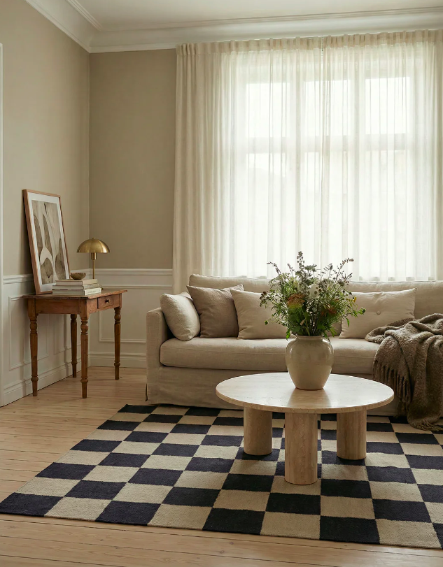 Килим Square чорного кольору від Classic Collection.