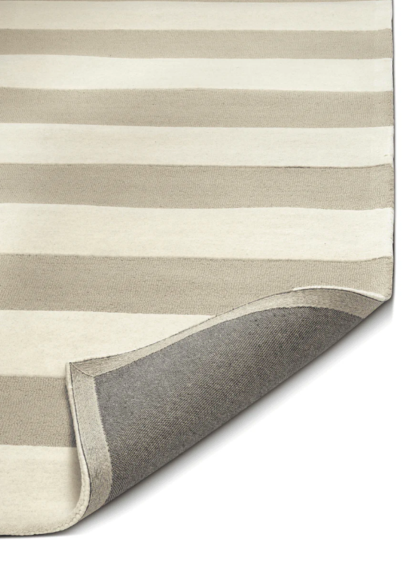Килим Stripe Bouclе бежевого кольору від Classic Collection.