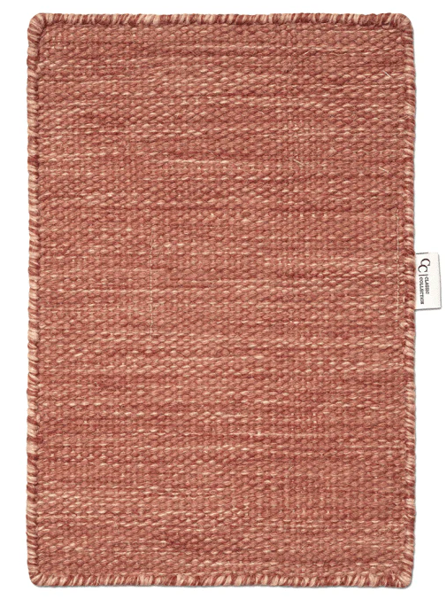 Килим Plain коралового кольору від Classic Collection.