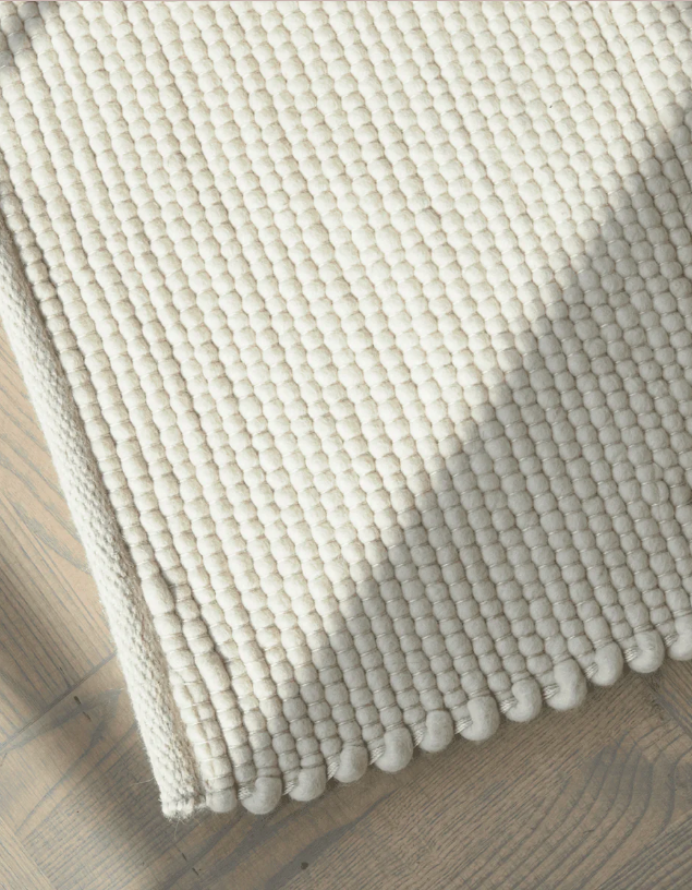 Килим Merino білого кольору від Classic Collection.